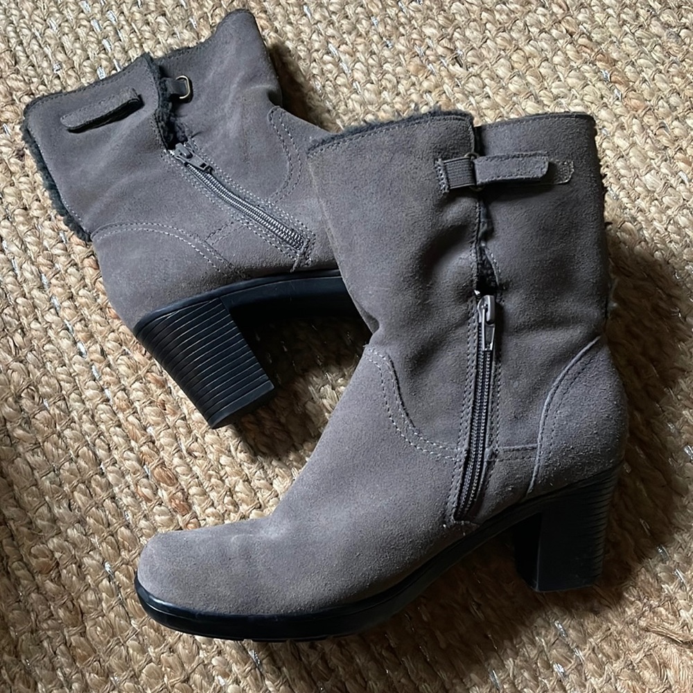 Clarks grey bendable suede boots. Size 8.